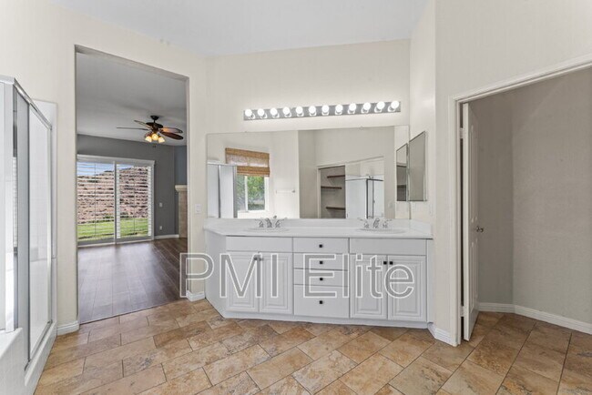 Building Photo - 34677 Desert Rd