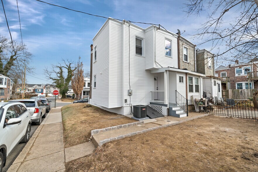 Building Photo - 504 W 26th St