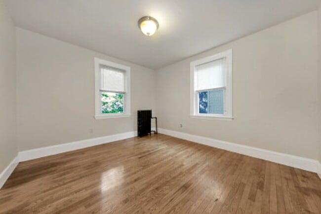 Building Photo - 5 bed 2 bath - Brighton - 9/1