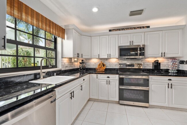 Building Photo - 2186 SE Wild Meadow Cir