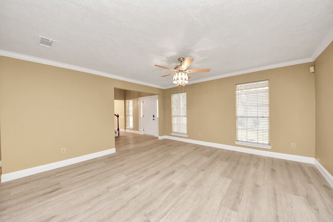 Building Photo - 1111 Cascade Creek Dr