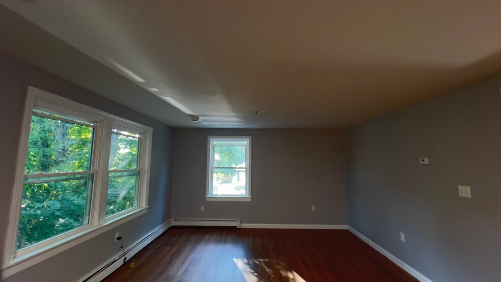 Building Photo - 206 W Pleasant St