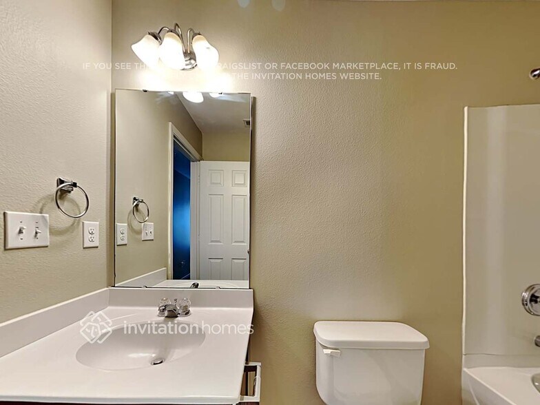 Building Photo - 1042 Black Oak Dr