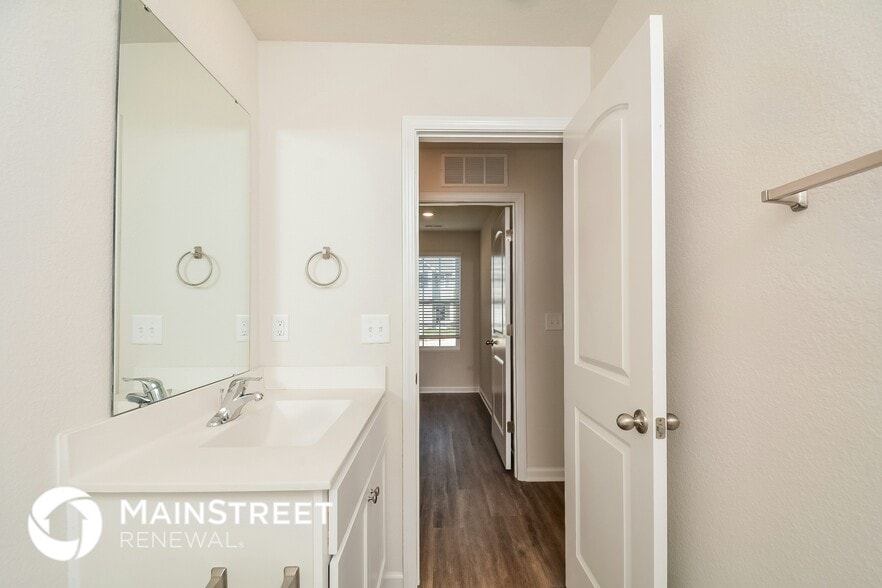 Building Photo - 356 Gourd St