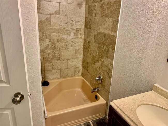 Building Photo - 2038 19th Ave W