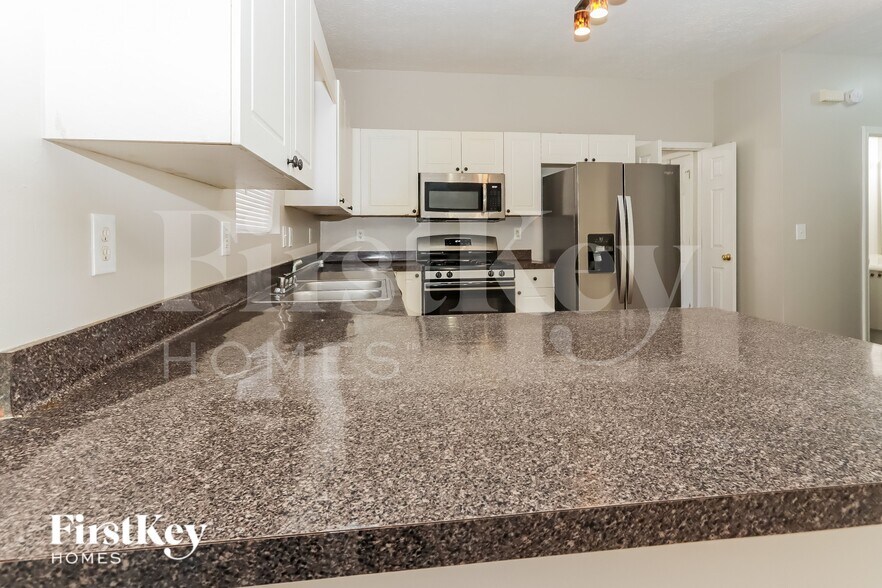Building Photo - 2324 Sandspring Dr SW
