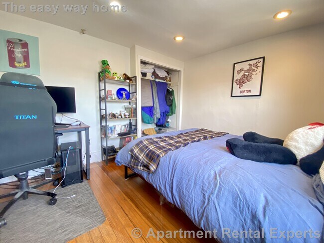 Building Photo - 87 Summer St