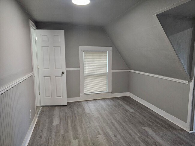 Building Photo - 641 10th St N