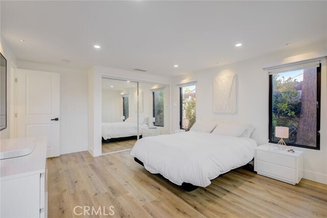 Building Photo - 8161 Encino Ave