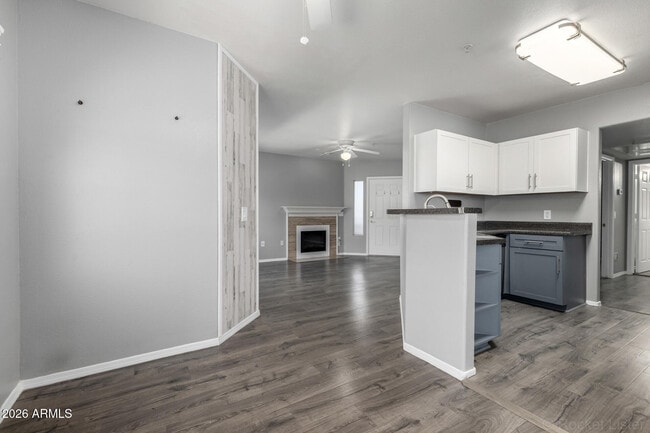 Building Photo - 1295 N Ash St