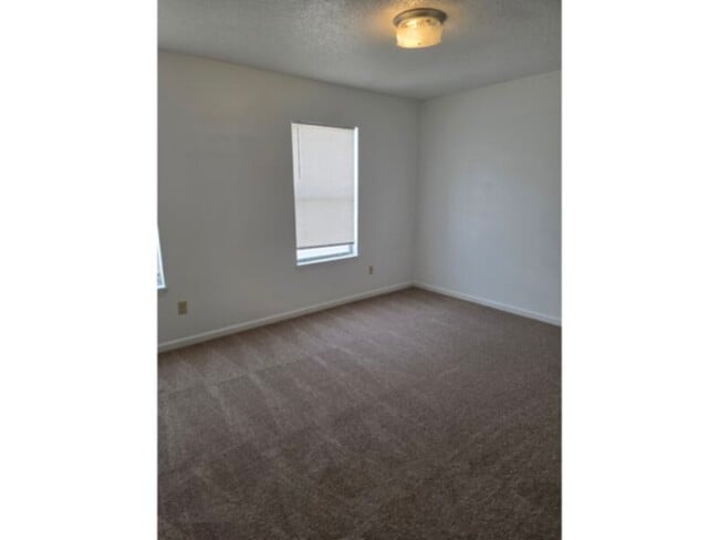 Building Photo - Townhome on Southside