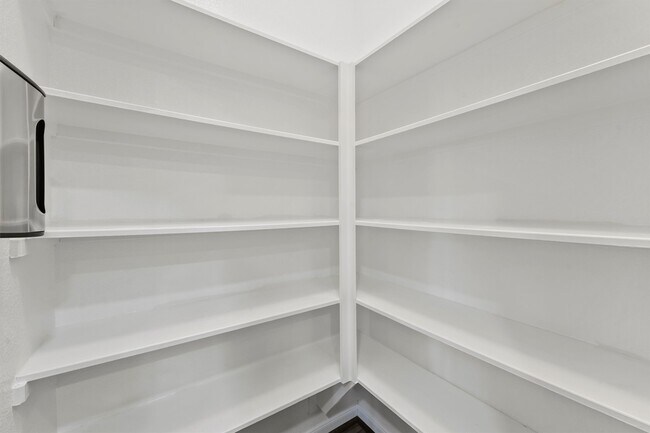 Building Photo - 15335 Oakheath Colony Ln