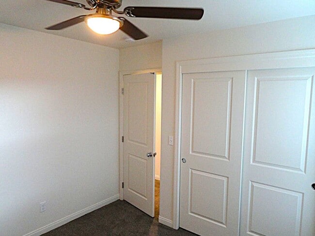 Building Photo - 450 Sherwood Pl