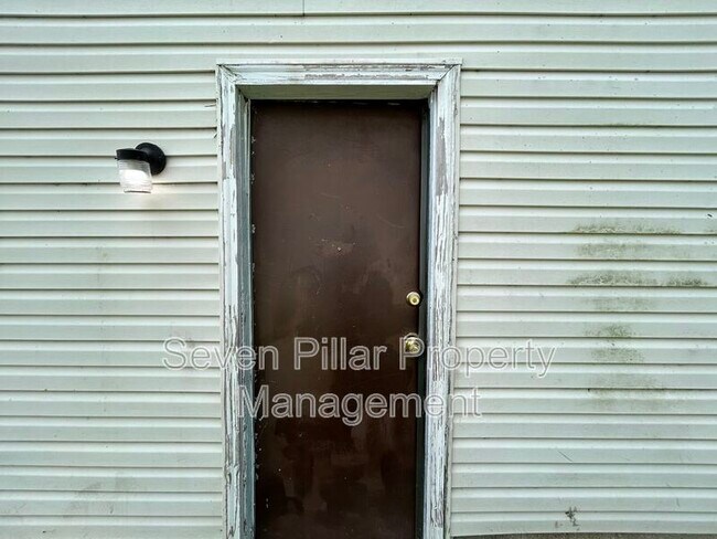 Building Photo - 339 S Napoleon Ave