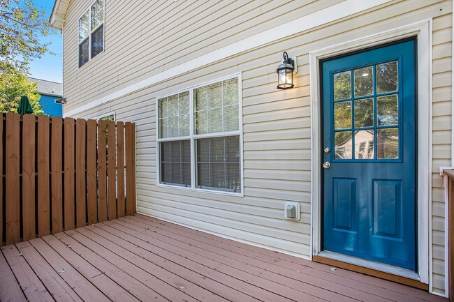 Building Photo - Newly Renovated 4/3 Near Beltline!
