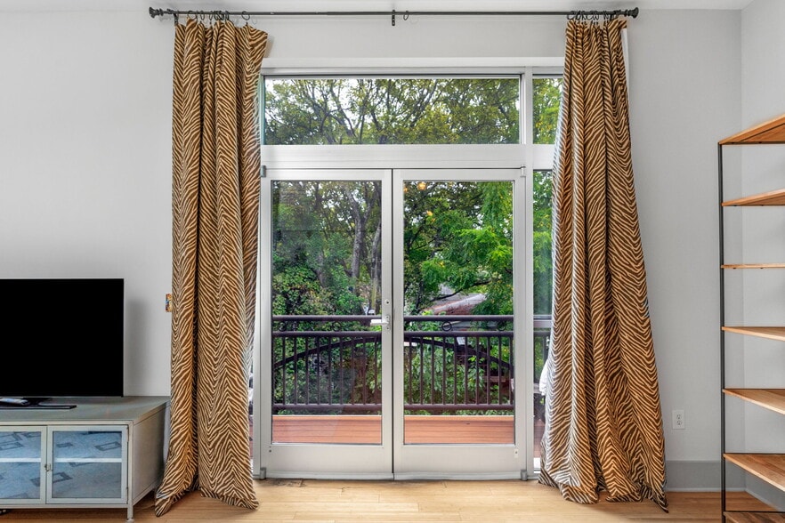 Building Photo - 525 E 34th St