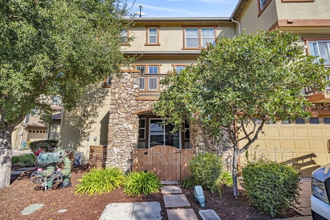 Building Photo - 718 El Paseo Cir