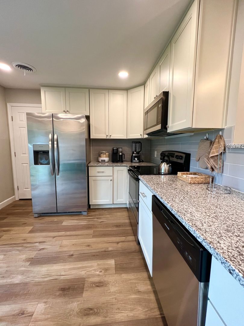 Building Photo - 908 Serf Ct