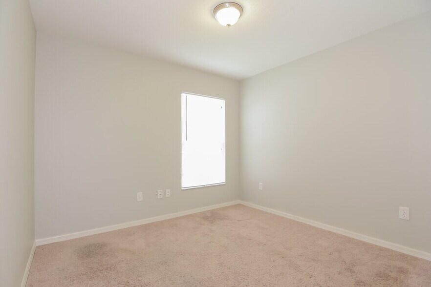 Building Photo - 1430 Maximilian Dr