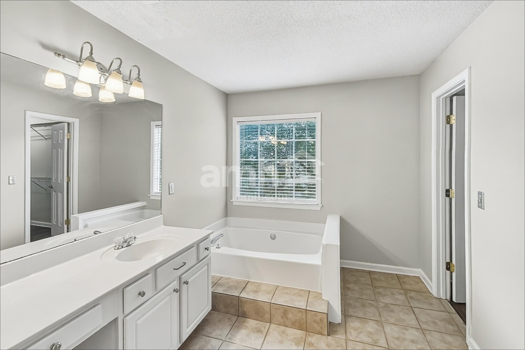 Building Photo - 4180 Glenaire Way NW