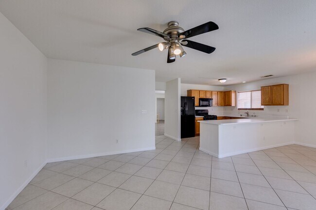 Building Photo - Spacious 4 Bedroom 2.5 Bathroom Home with Covered Patio & Large Backyard