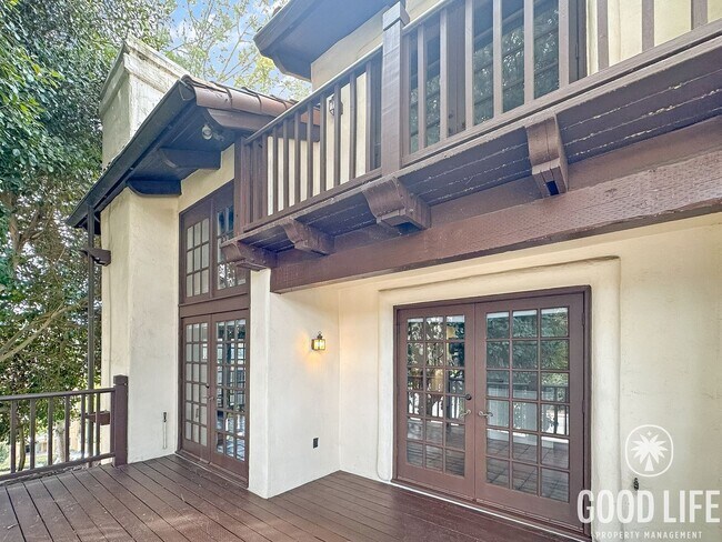 Building Photo - Stunning 2B/2.5BA Townhouse w/ W/D, Private Balconies & Pool!