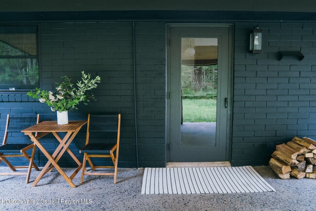 Building Photo - 35 Race Track Rd