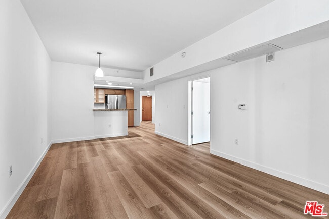 Building Photo - 13700 Marina Pointe Dr