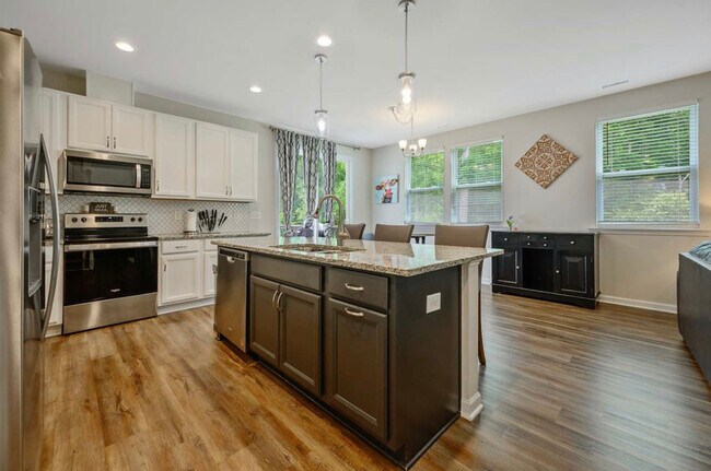 Building Photo - 155 Rossell Park Cir