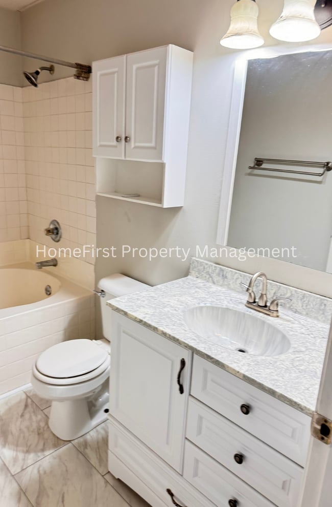 Building Photo - 860 Hidden Stream Dr