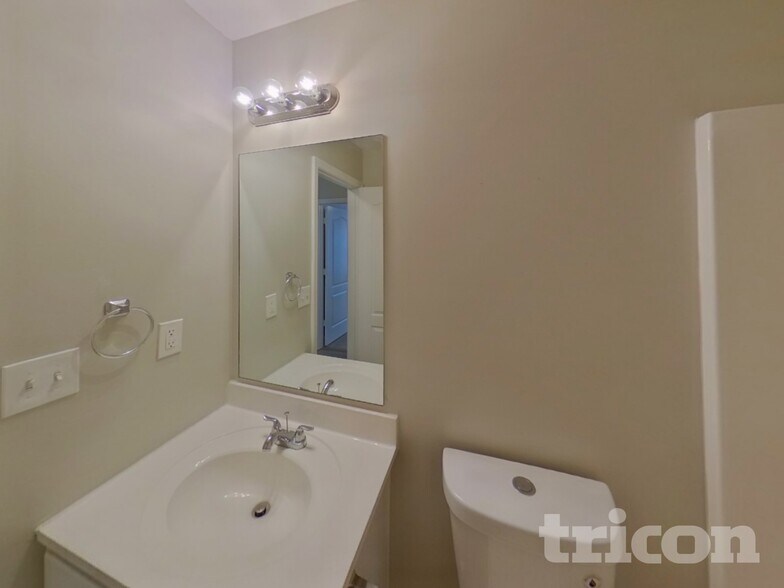 Building Photo - 383 Oakhaven Way