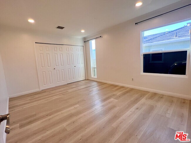 Building Photo - 7311 Dunfield Ave