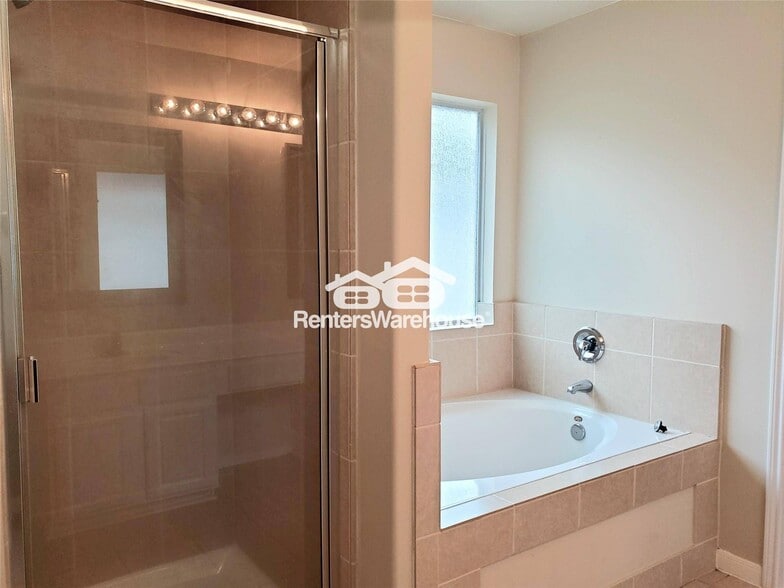 Building Photo - 14238 Englewood Park Ln