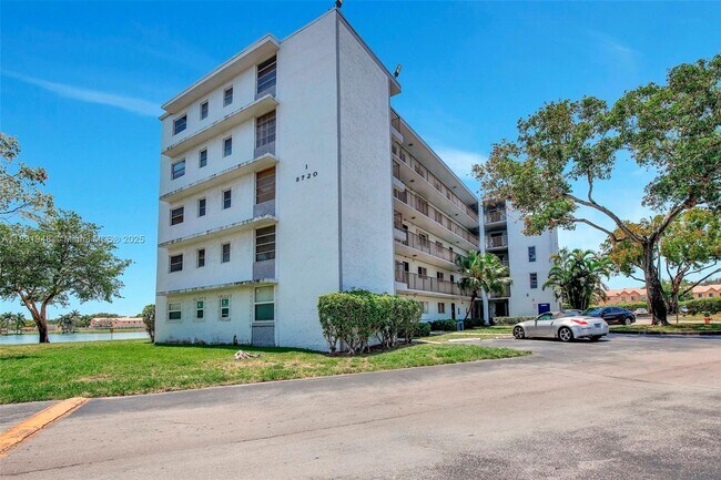 Building Photo - 8720 N Sherman Cir