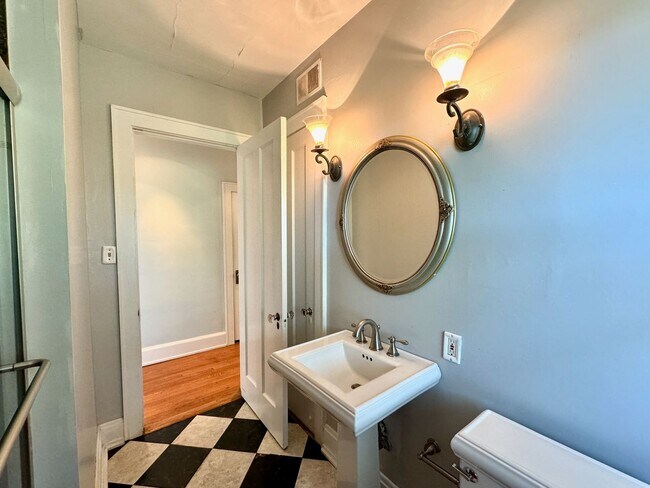 Building Photo - 505-507 W McMillan