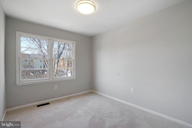 Building Photo - 12346 Woodlawn Ct