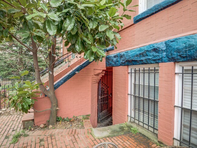 Building Photo - 116-112 12th St NE