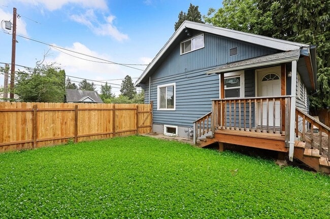 Building Photo - Newly Renovated 3-Bedroom Home in North Po...