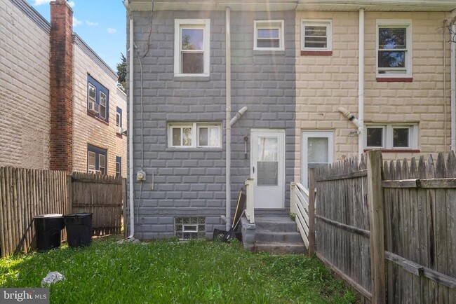 Building Photo - 642 Manor Rd