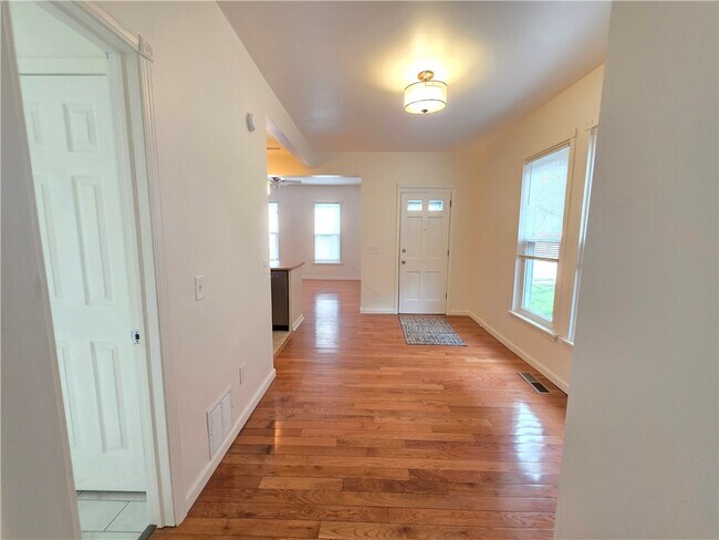 Building Photo - 311 Woodview Ave