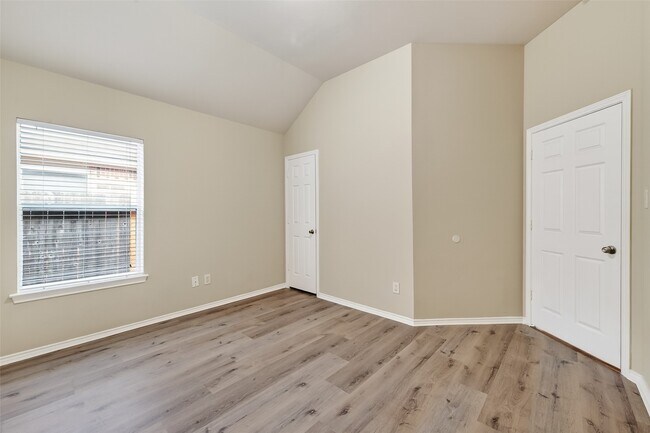 Building Photo - 2114 Thorn Berry Creek Ln