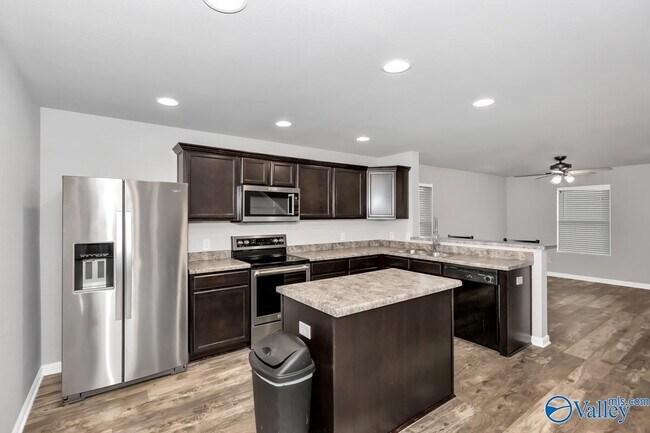 Building Photo - 3629 Avalon Lake Dr SW