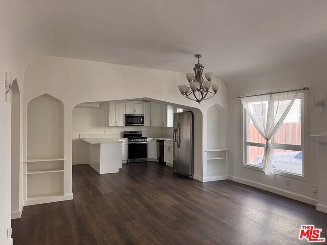 Building Photo - 1325 S Rimpau Blvd