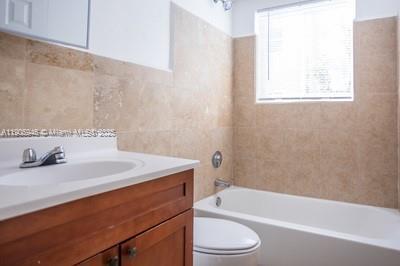 Building Photo - 979 SW 10th St