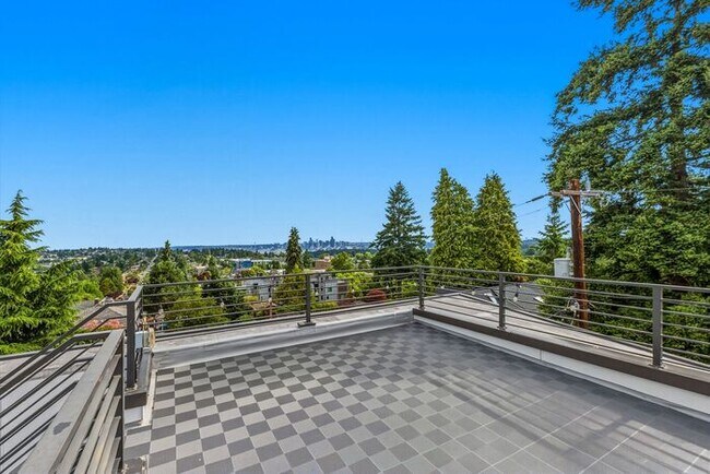 Building Photo - Hilltop Gem w/ AC and 360° Rooftop Views (1st Month Free)