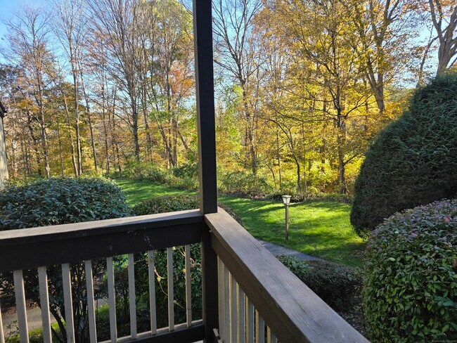 Building Photo - 563 Heritage Vlg