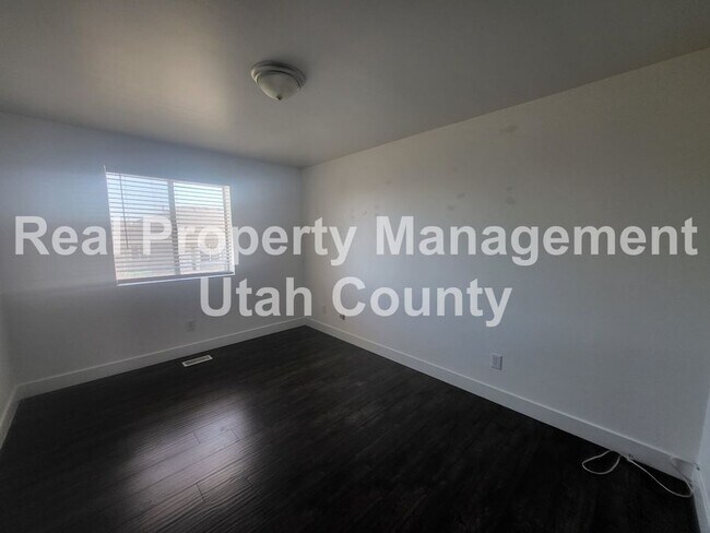 Building Photo - 1054 Ellen Cir
