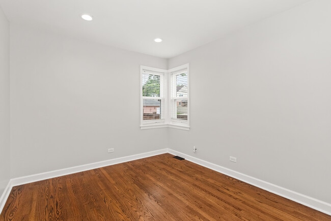 Building Photo - 7254 N Osceola Ave