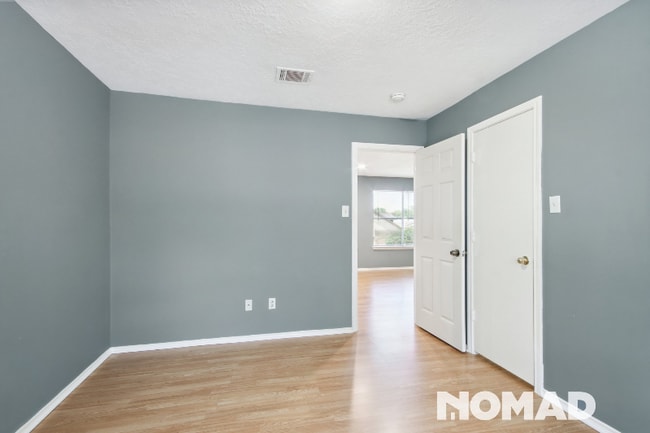 Building Photo - 2040 Sandy Knoll Dr