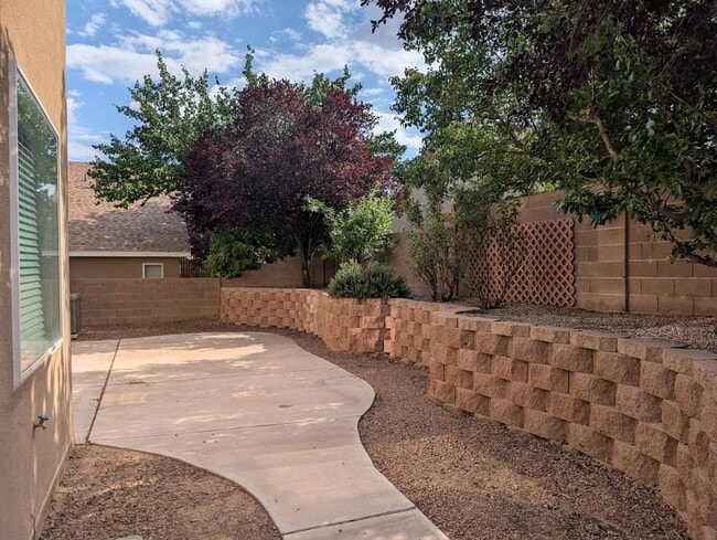 Building Photo - Spacious 2-Story Home with 3-Car Garage in...
